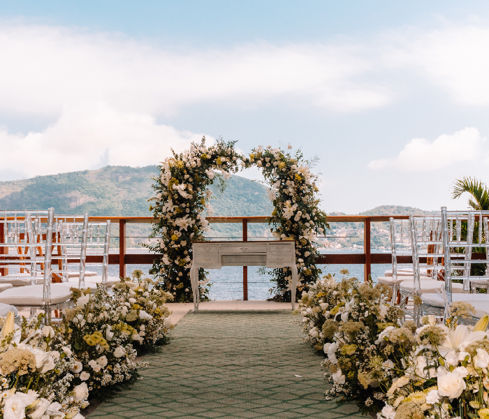 Decoração de flores com vista do mar e do monte, Villa H.